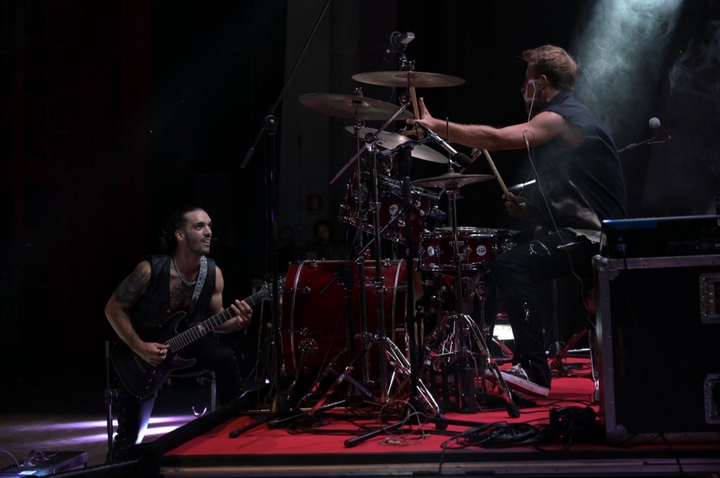 la band mst durante il concerto
